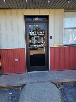 Photo Ray & Tony Mechanic Garage