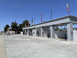 Photo Squeekys Car Wash