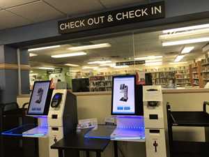 Photo Schusterman-Benson Library