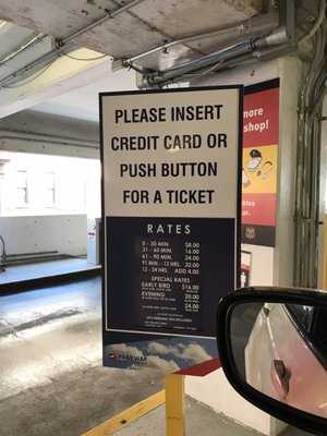 Photo Parkway - 12th & Walnut